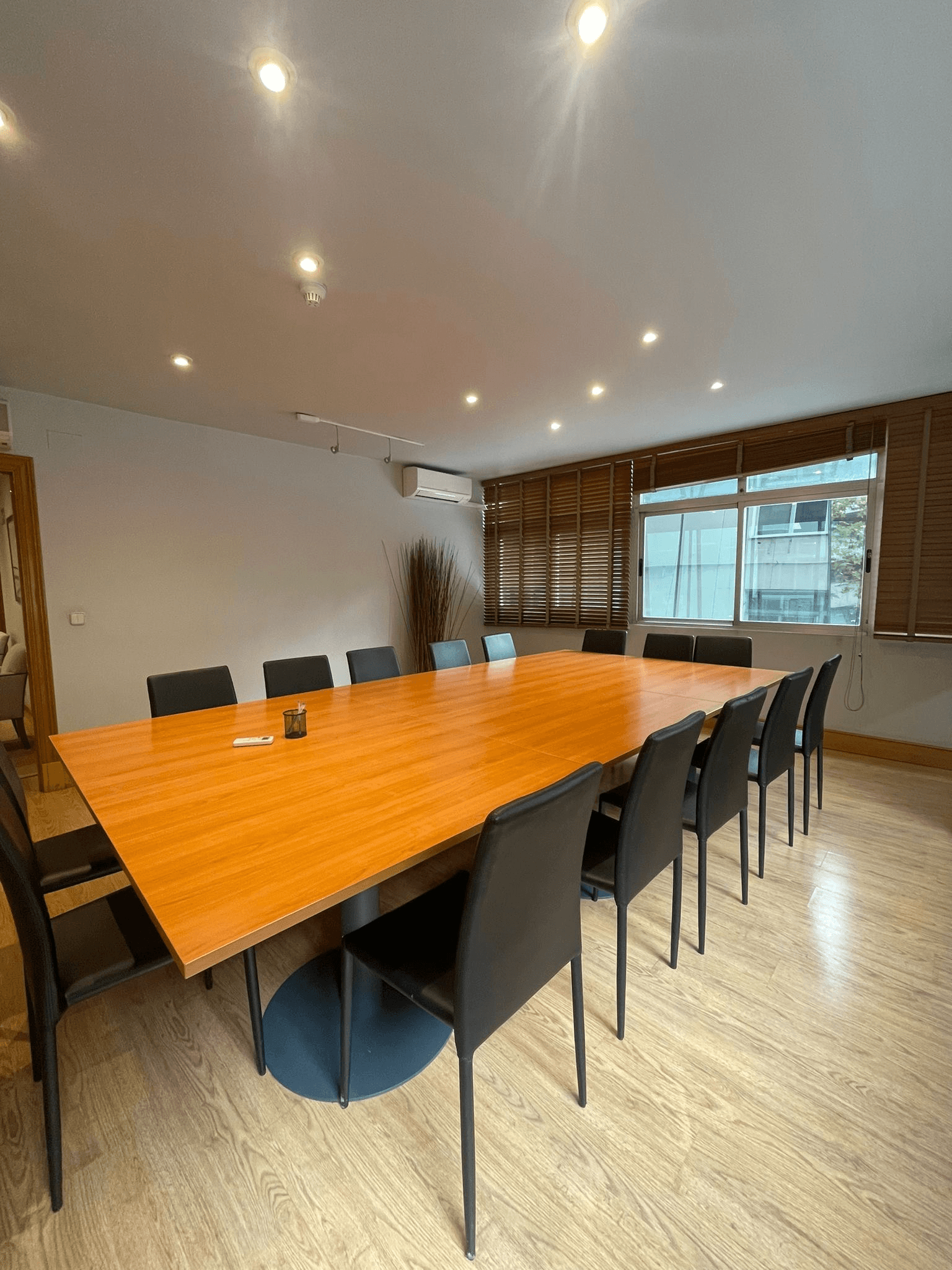 Oficina notarial con diseño contemporáneo - Atención personalizada